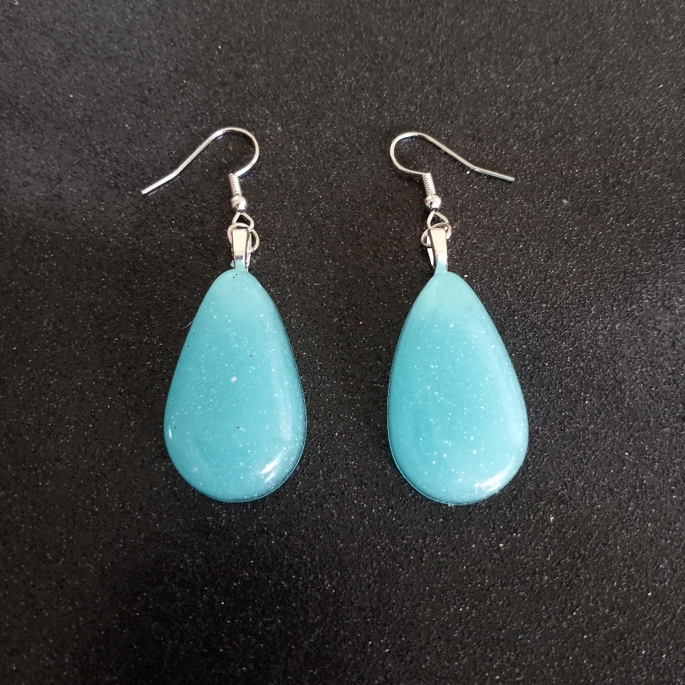 Blue shimmery glow in the dark teardrop earrings and necklace jewelry set - Picture 2 of 8